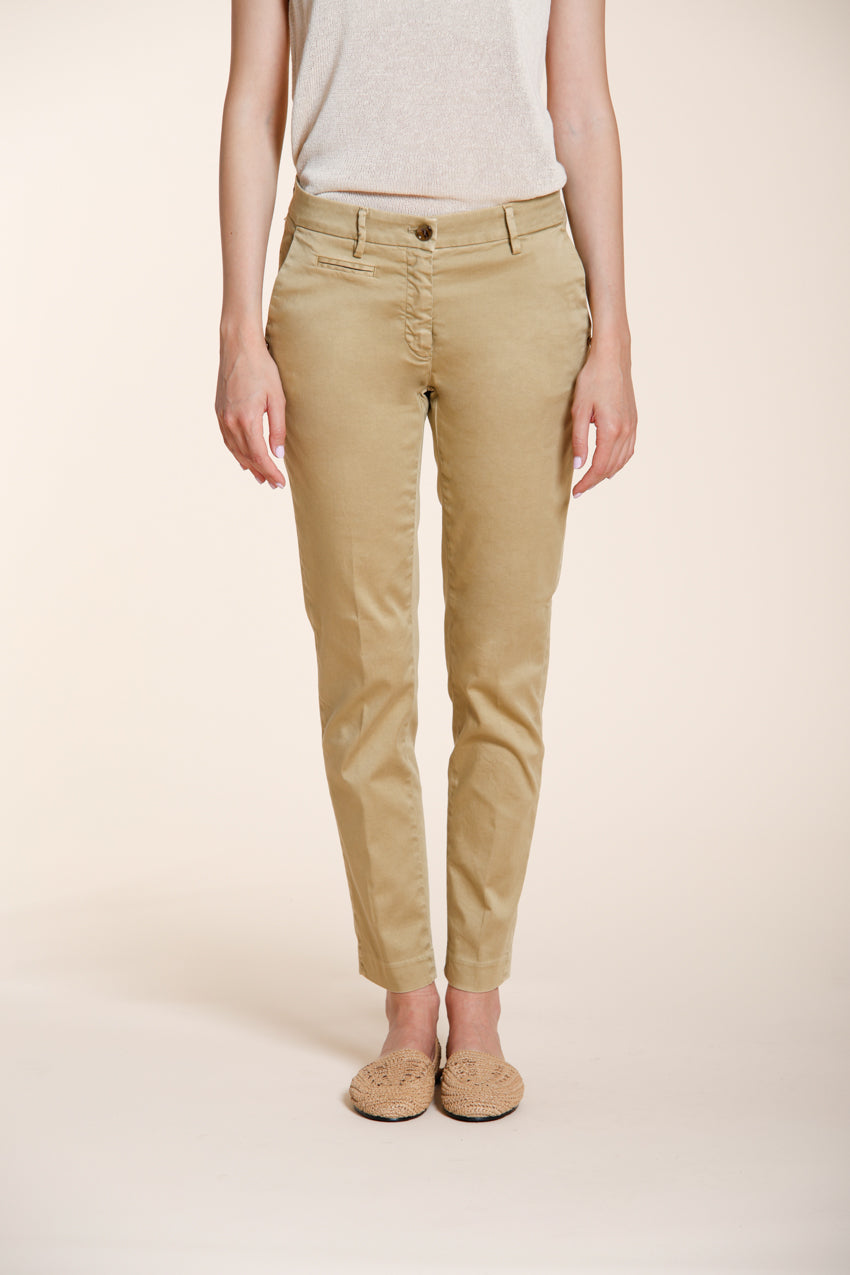 New York Slim Hose Chino Damen aus Stretch-Satin slim fit ①