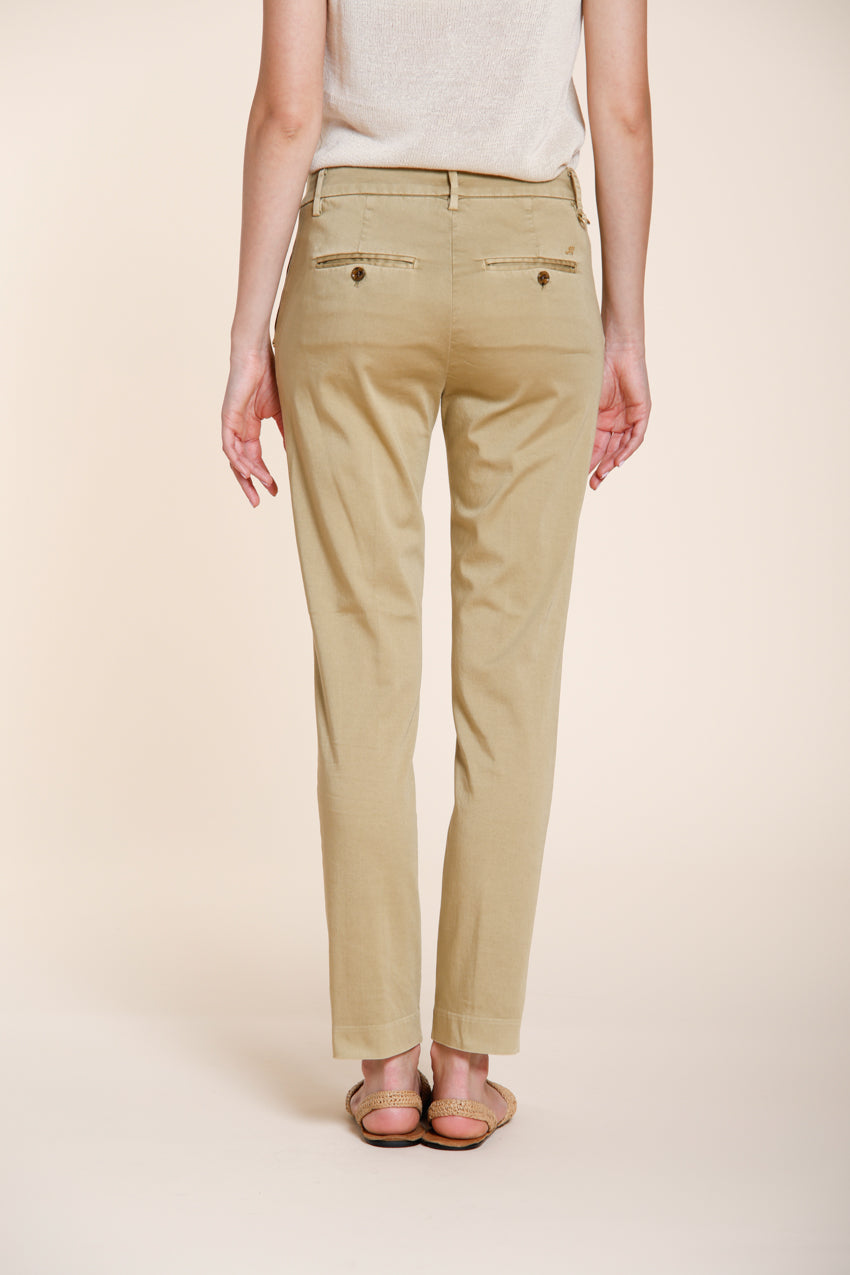 New York Slim Hose Chino Damen aus Stretch-Satin slim fit ①