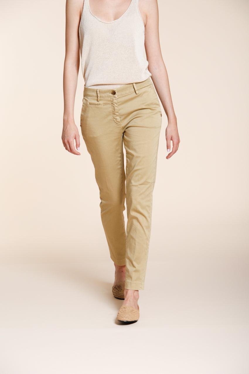 New York Slim Hose Chino Damen aus Stretch-Satin slim fit ①