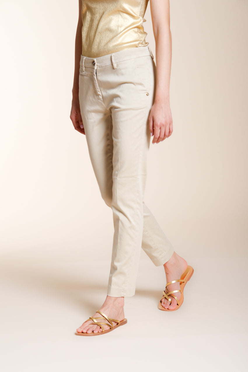 New York Slim Hose Chino Damen aus Stretch-Satin slim fit ①
