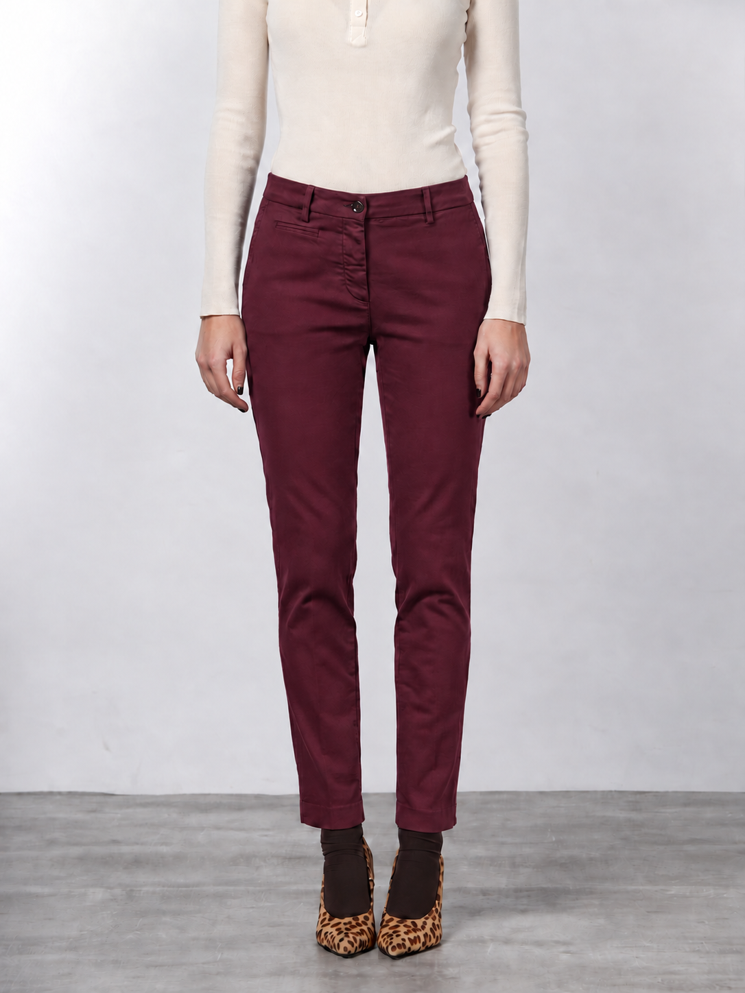 New York Slim Chinohose für Damen aus Satin mit slim fit ①
