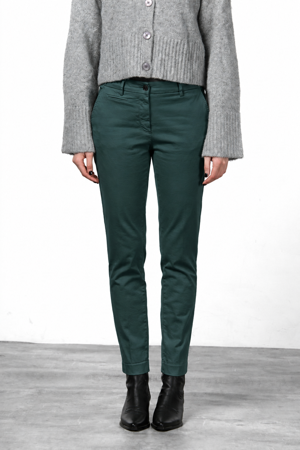 New York Slim women’s chino pants in satin with slim fit ①
