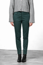 New York Slim women’s chino pants in satin with slim fit ①
