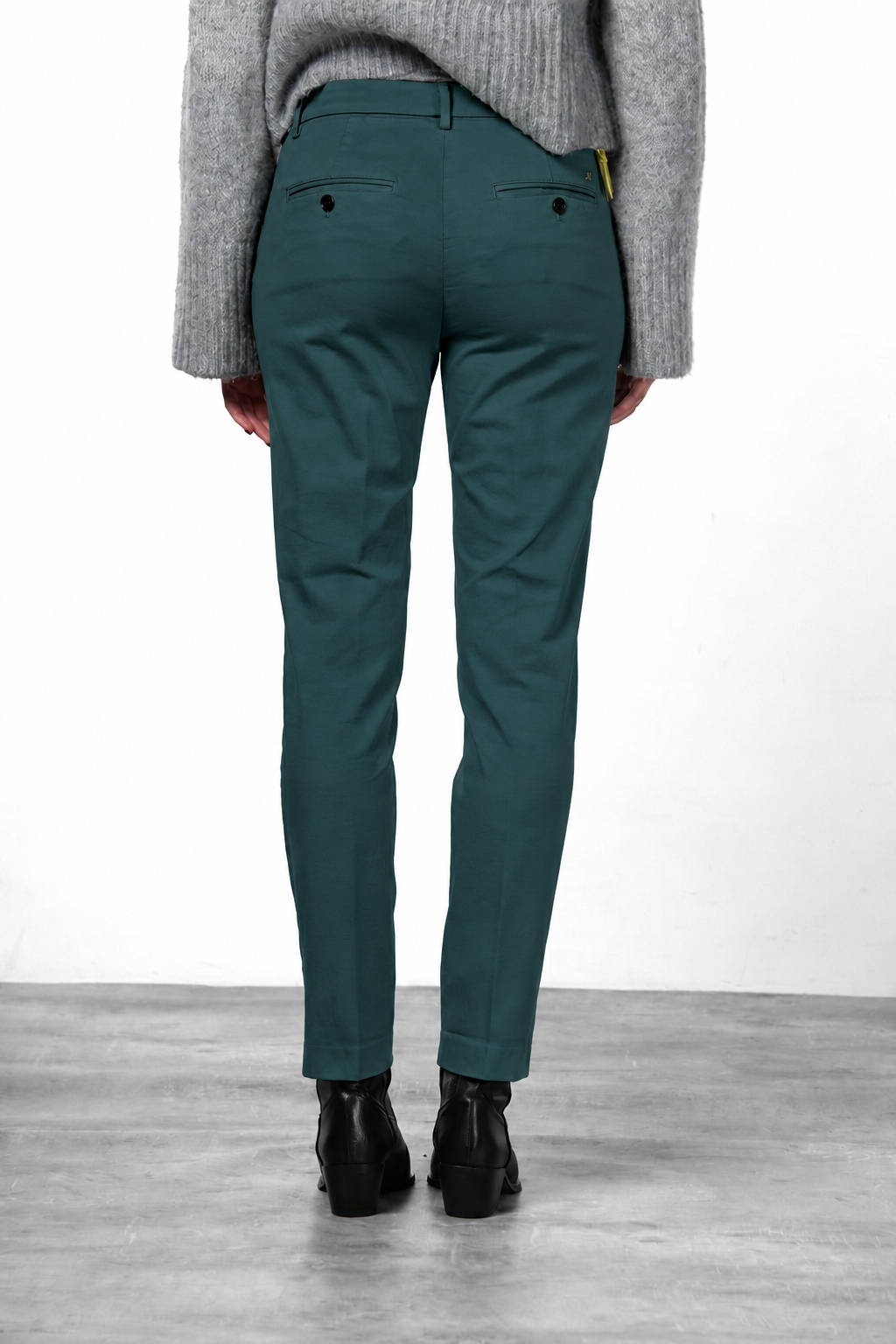 New York Slim women’s chino pants in satin with slim fit ①
