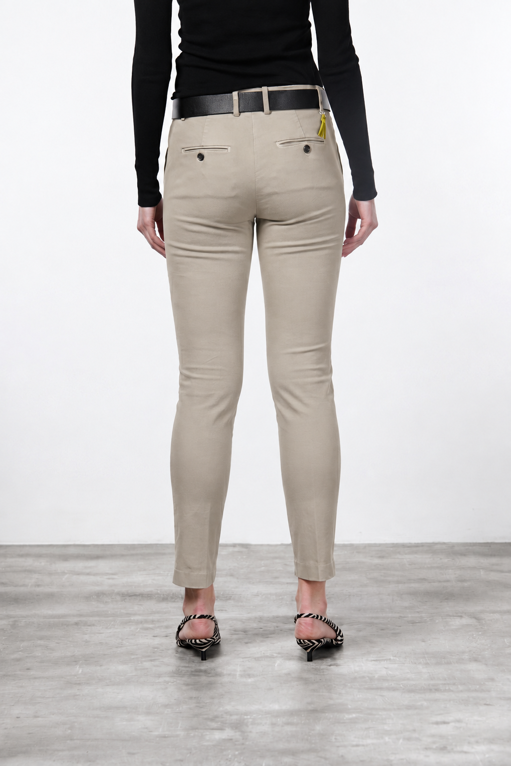 New York Slim women’s chino pants in satin with slim fit ①
