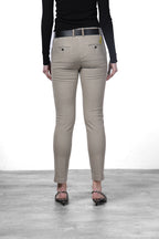 New York Slim pantalone chino donna in raso slim fit ①
