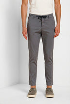 Milano Jogger Travel pantalone chino uomo in raso tecnico travel stretch extra slim fit