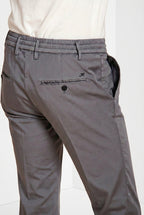 Milano Jogger Travel pantalone chino uomo in raso tecnico travel stretch extra slim fit
