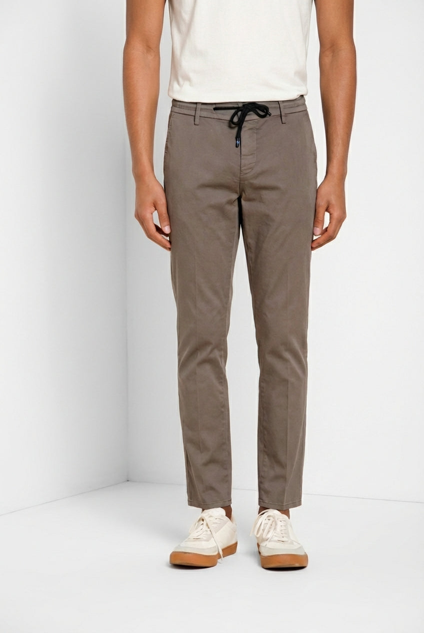 Milano Jogger Travel pantalone chino uomo in raso tecnico travel stretch extra slim fit