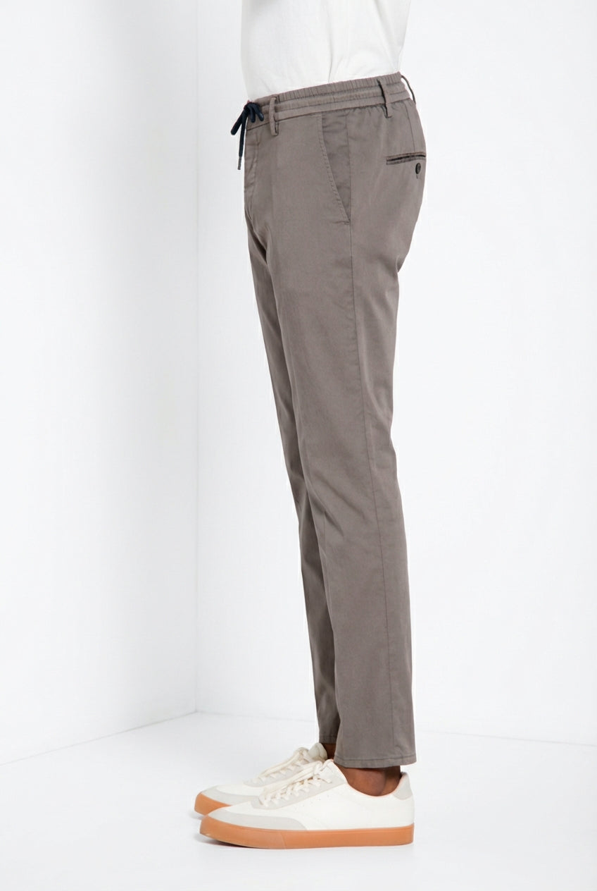 Milano Jogger Travel pantalone chino uomo in raso tecnico travel stretch extra slim fit