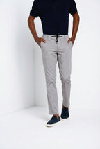 Milano Jogger Travel pantalone chino uomo in raso tecnico travel stretch extra slim fit