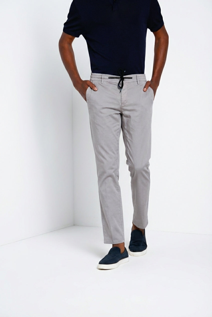 Milano Jogger Travel pantalone chino uomo in raso tecnico travel stretch extra slim fit