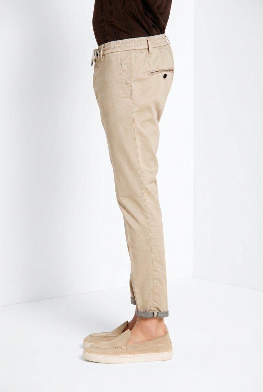 Milano Jogger Travel pantalon chino homme en satin technique travel stretch extra slim fit