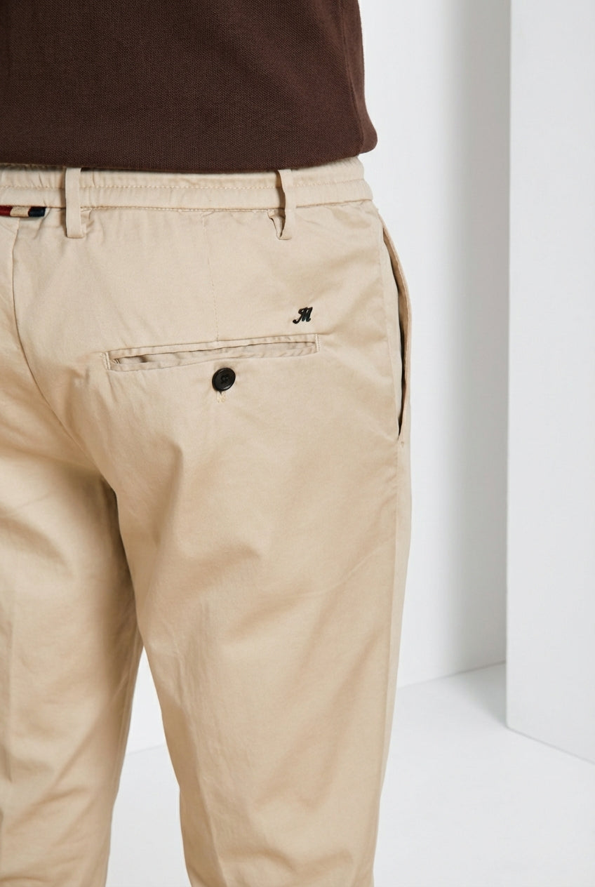 Milano Jogger Travel pantalon chino homme en satin technique travel stretch extra slim fit