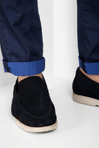 Dettaglio gamba pantalone cargo uomo Chile Jogger Mason's blu navy in raso SS26