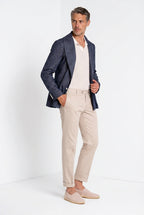 Dettaglio vita pantalone chino uomo New York Mason's sabbia in gabardina stretch SS26