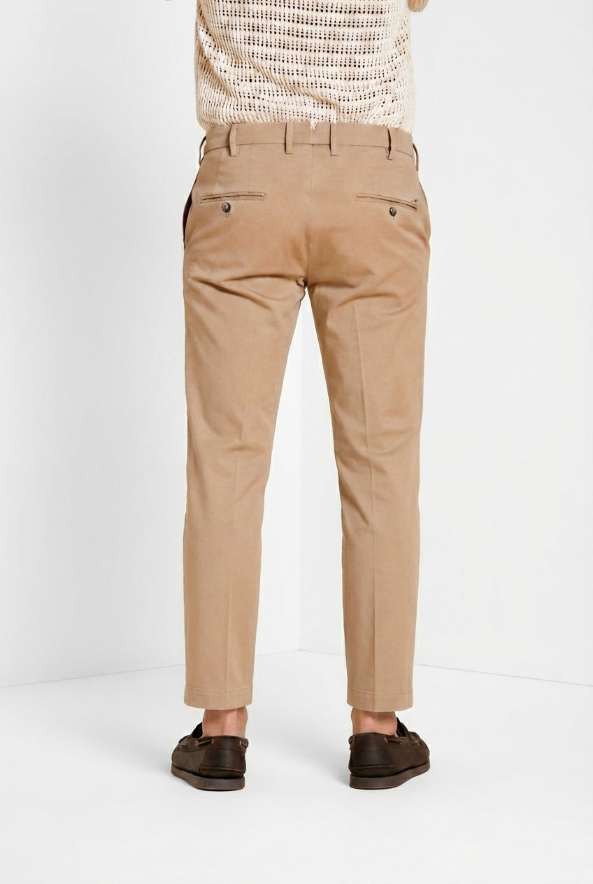 Dettaglio vita pantalone chino uomo New York Mason's beige medio in gabardina stretch SS26