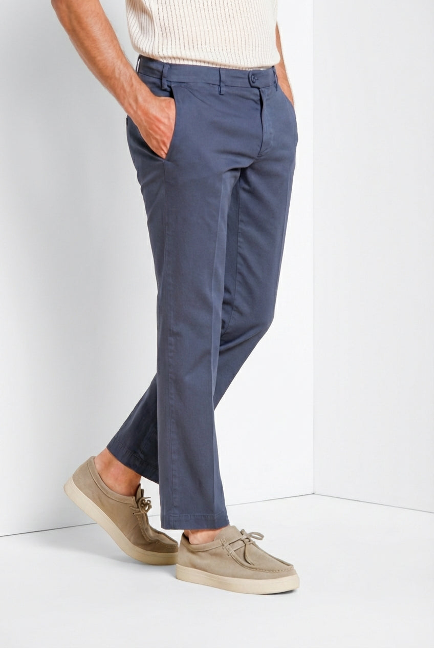 Dettaglio vita pantalone chino uomo New York Mason's carta da zucchero in gabardina stretch SS26