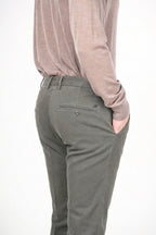 New York men’s chino pants in stretch gabardine with regular fit ①
