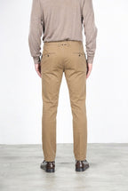 New York men’s chino pants in stretch gabardine with regular fit ①
