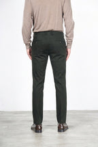 New York men’s chino pants in stretch gabardine with regular fit ①
