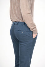 New York men’s chino pants in stretch gabardine with regular fit ①
