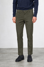New York men’s chino pants in cotton and cashmere twill with regular fit
