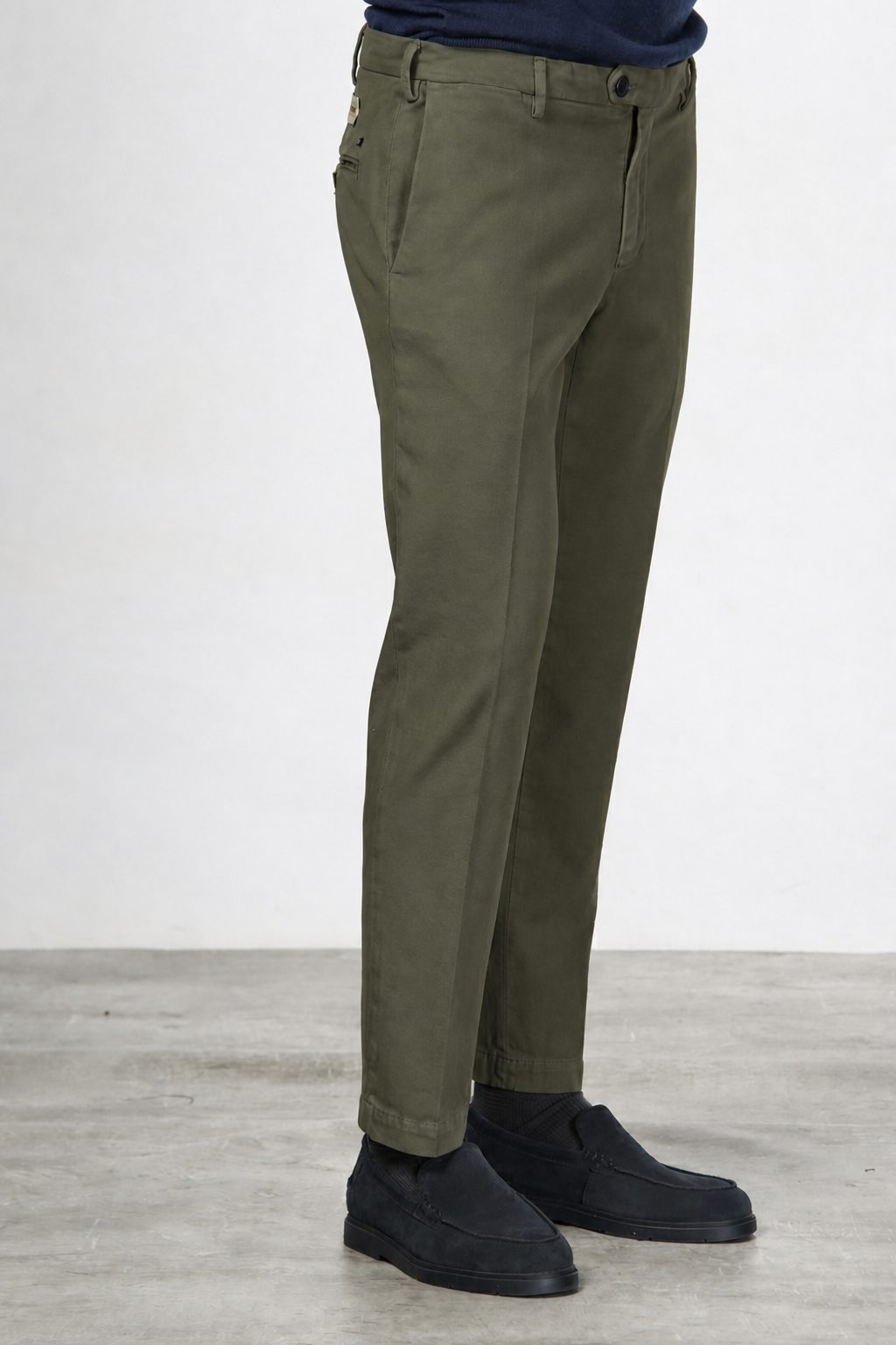 New York men’s chino pants in cotton and cashmere twill with regular fit
