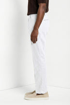 Pantalone chino uomo New York Icon Flex Mason's bianco in twill regular fit, vista laterale su modello SS26