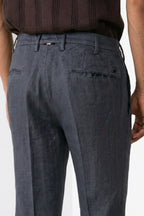 Dettaglio vita pantalone chino uomo New York Icon Flex Mason's carta da zucchero in twill SS26