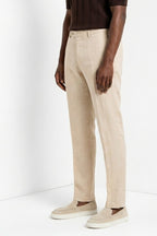 Dettaglio pantalone chino uomo New York Icon Flex Mason's beige chiaro in twill SS26