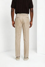 Pantalone chino uomo New York Icon Flex Mason's beige chiaro in twill regular fit, vista laterale su modello SS26