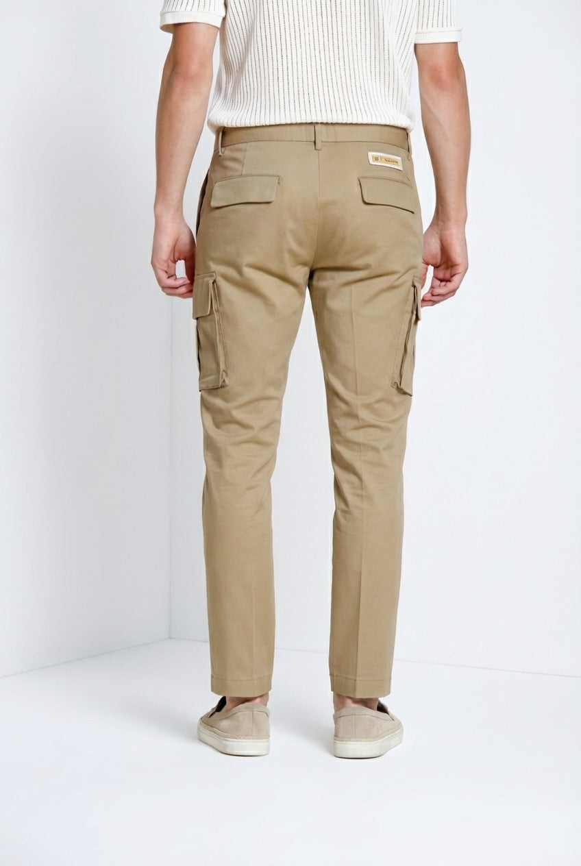Dettaglio gamba pantalone cargo uomo Chile Royal Mason's gabardina tinto pezza kaki in gabardina SS26