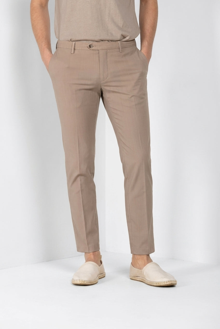 Pantalone chino uomo New York Mason's beige in twill regular fit, vista frontale su modello SS26