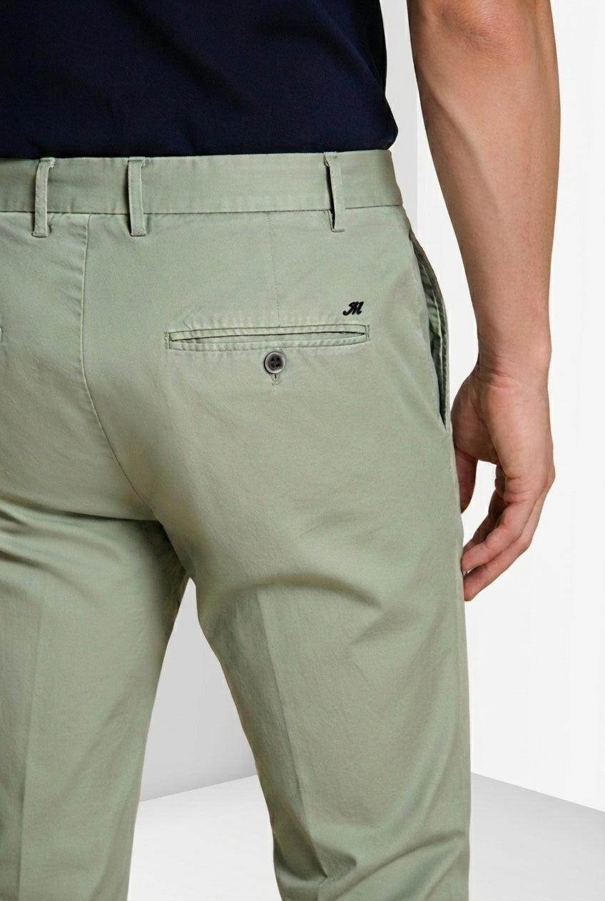 Dettaglio vita pantalone chino uomo Milano Mason's stucco in gabardina stretch SS26