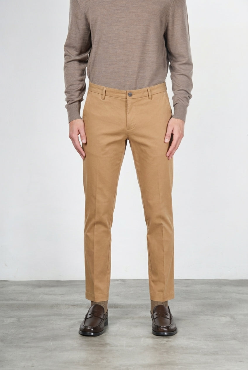 Milano pantalone chino uomo in gabardina stretch extra slim fit ①