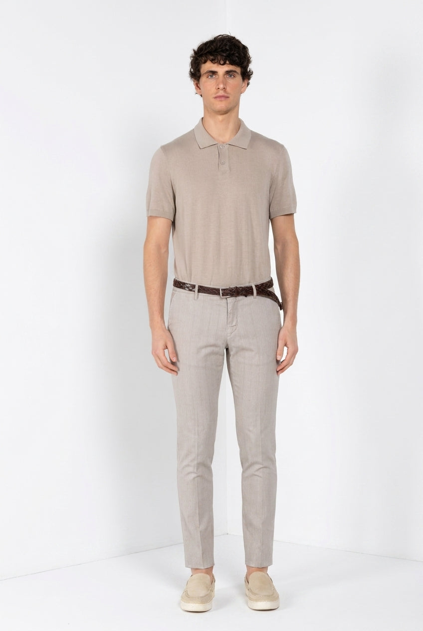 Pantalone chino uomo Milano Mason's beige chiaro in resca slim fit, vista frontale su modello SS26