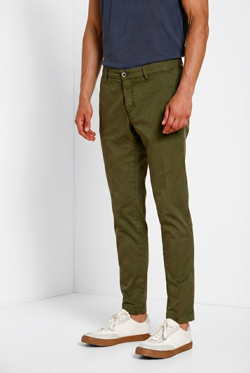 Milano pantalone chino uomo in gabardina stretch extra slim fit ①
