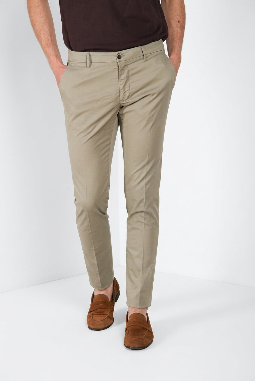 Milano pantalone chino uomo in gabardina stretch extra slim fit ①