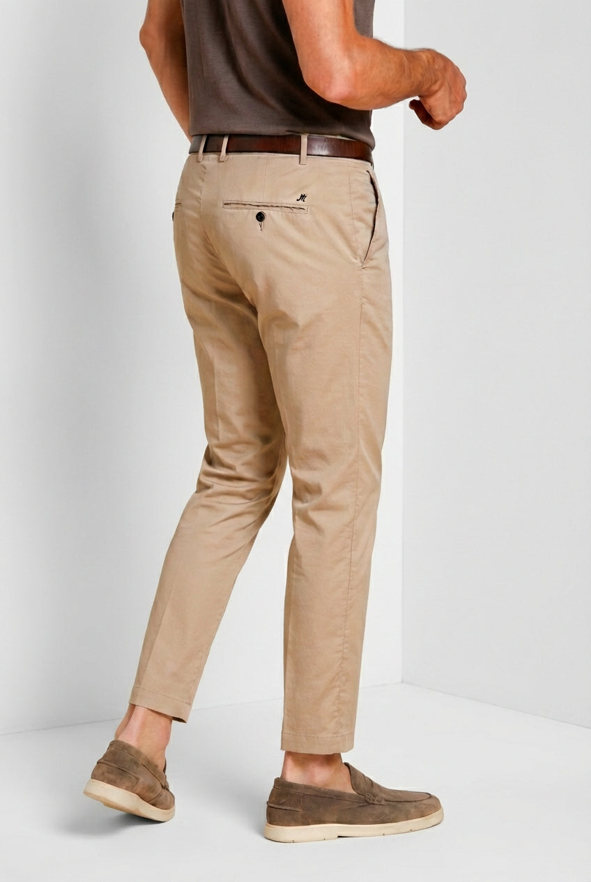Dettaglio tasca pantalone chino uomo Milano Mason's beige medio in gabardina stretch SS26