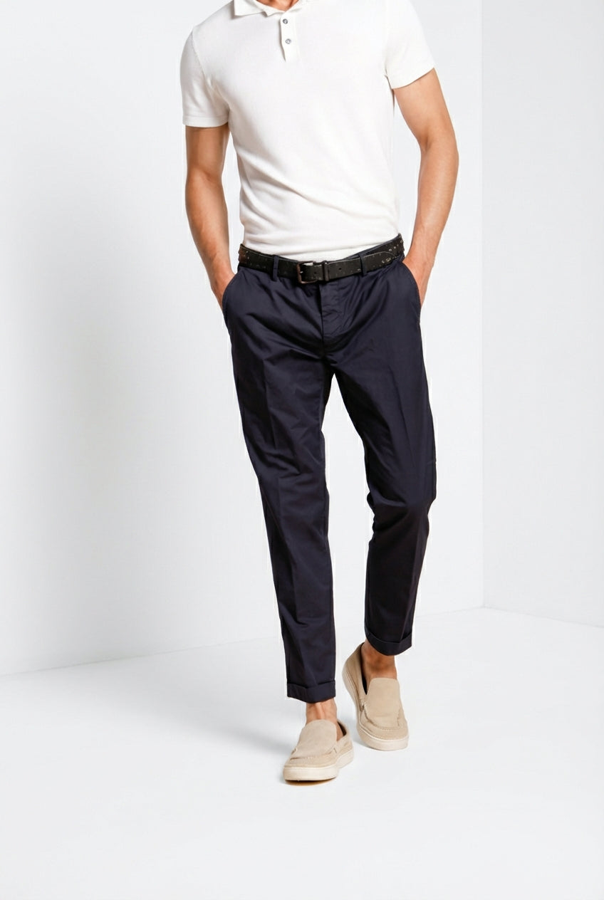 Pantalone chino uomo Milano Mason's blu notte in gabardina stretch slim fit, vista frontale su modello SS26