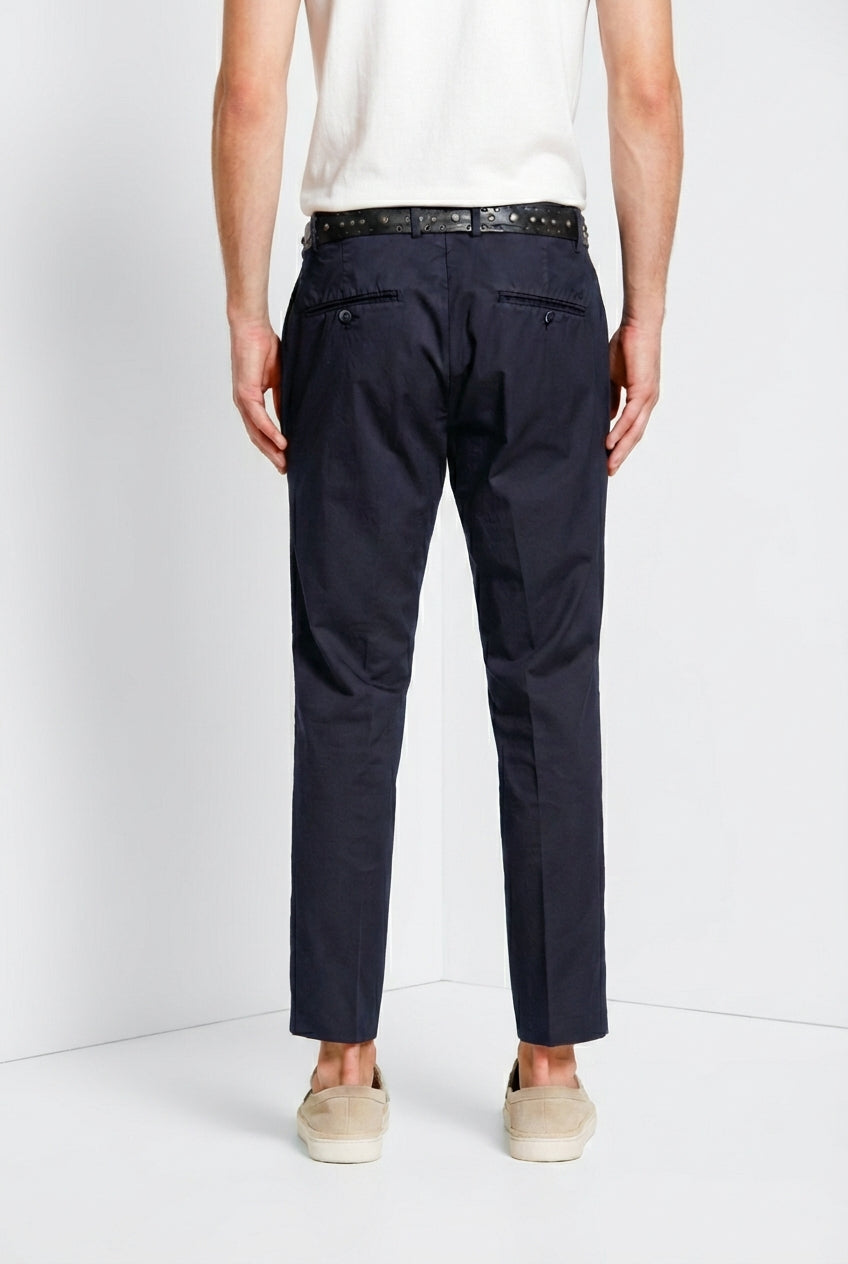 Pantalone chino uomo Milano Mason's blu notte in gabardina stretch slim fit, vista posteriore su modello SS26