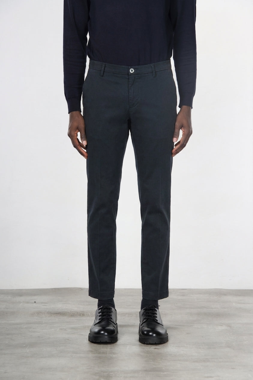 Milano pantalone chino uomo in gabardina stretch extra slim fit ①
