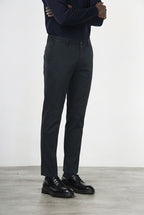 Milano pantalone chino uomo in gabardina stretch extra slim fit ①