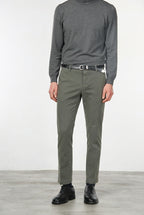Milano pantalone chino uomo in gabardina stretch extra slim fit ①