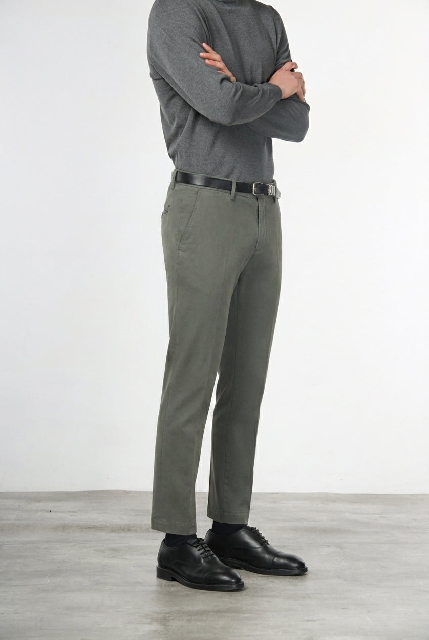 Milano pantalone chino uomo in gabardina stretch extra slim fit ①
