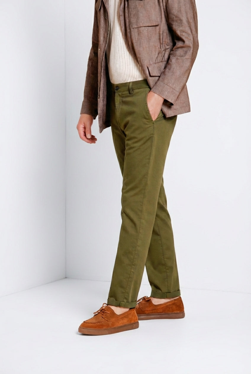 Osaka pantalone chino uomo in tricotina fine di cotone e lyocell carrot fit