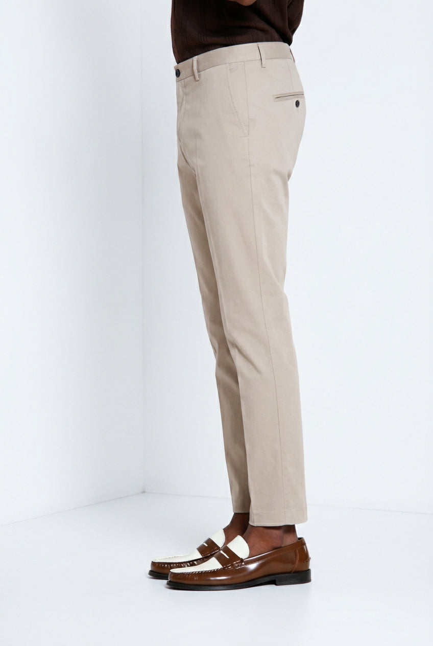 Osaka 1 Pinces pantalone chino uomo in raso di cotone e seta carrot fit ①