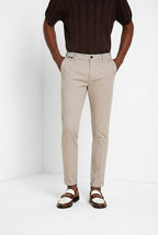 Osaka 1 Pinces pantalone chino uomo in raso di cotone e seta carrot fit ①