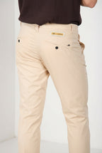 Osaka 1 Pinces pantalone chino uomo in raso di cotone e seta carrot fit ①